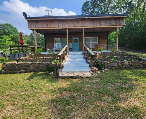 Mena House | Unique Country Cabin Meets Farmhouse Modern!