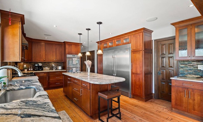 Northwest Akron Apartment | Unique Estate|5 Bedrooms|Fire Pit|Sleeps 10