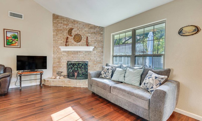 North Austin Civic Association House | 167 m² House ∙ 3 bedrooms ∙ 8 guests