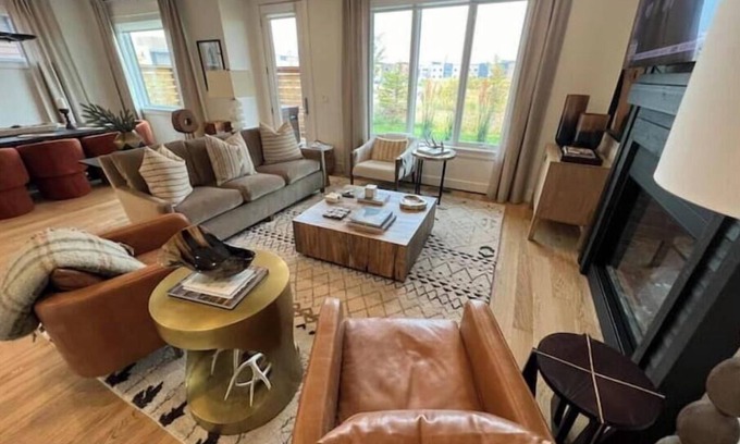 Big Sky House | Very cozy copper John, town center retreat!