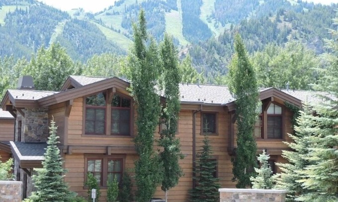 Ketchum House | Water Front Serenity AND Close Enough To Walk To The River Run Lifts And Central Ketchum!