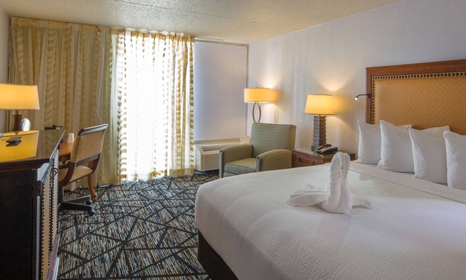 Olive Branch Hotel | Whispering Woods Hotel & Conference Center