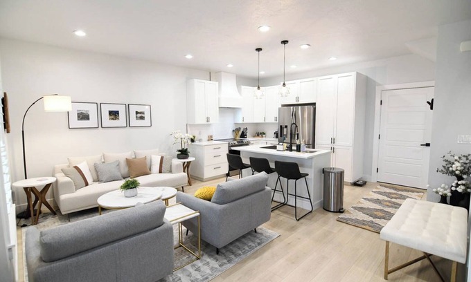 Veterans Park House | Whitewater Getaway-Charming 3-bedroom townhome with WiFi, AC in brilliant Boise