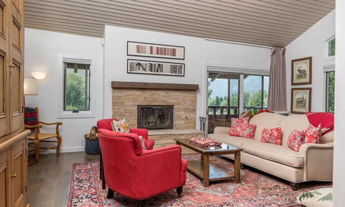 Elkhorn Condo | Wildflower Condo 679- Mountain & Lake Views in the Heart of Sun Valley Resort