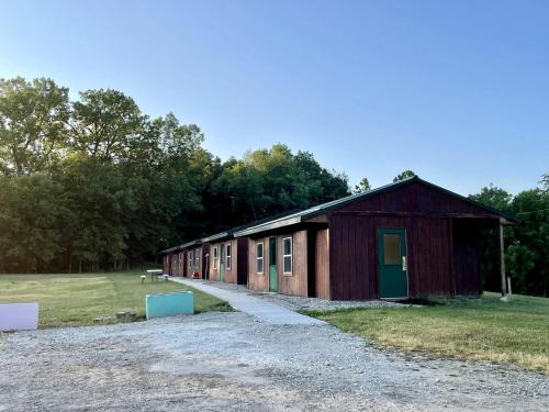 Moscow House | Wonderful Cabin that Sleeps 12 near the Cedar River in Letts, Iowa