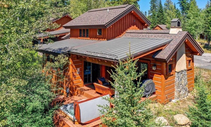 Tamarack House | Wonderful Cottage |Ski In/Out | Private Hot Tub