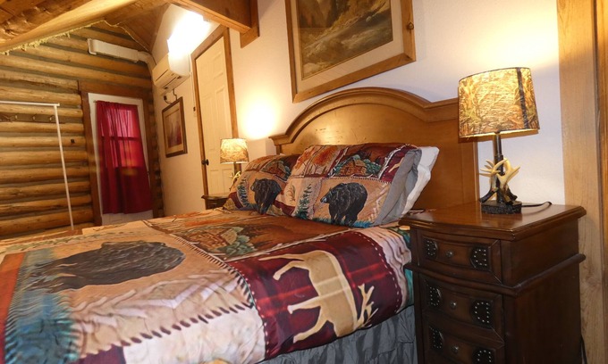 West Yellowstone Apartment | Yellowstone One Bedroom Apartment. Just 1 Mile From Yellowstone's Main Entrance