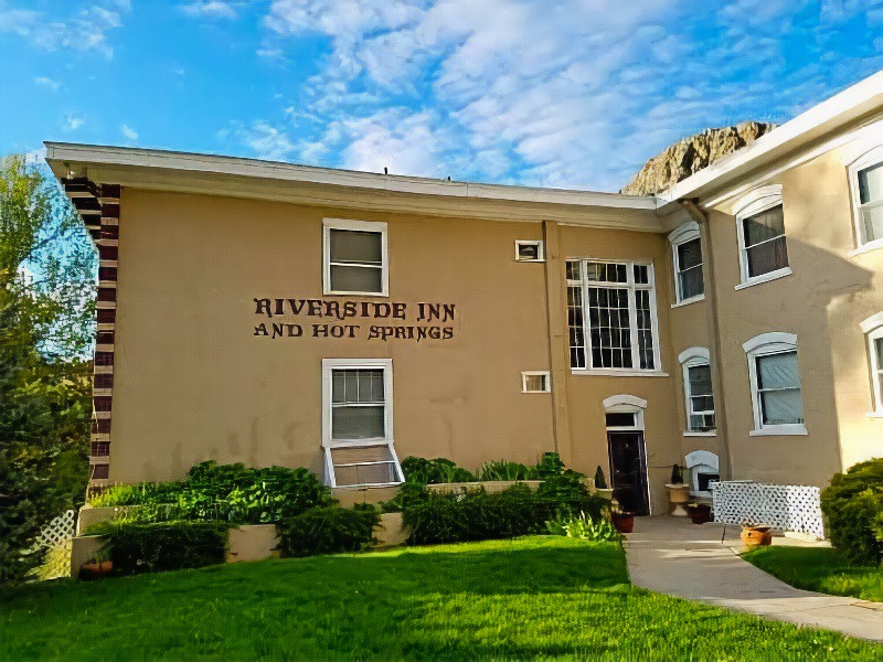 Lava Hot Springs Hotel | Riverside Hot Springs Inn & Spa - Adults Only