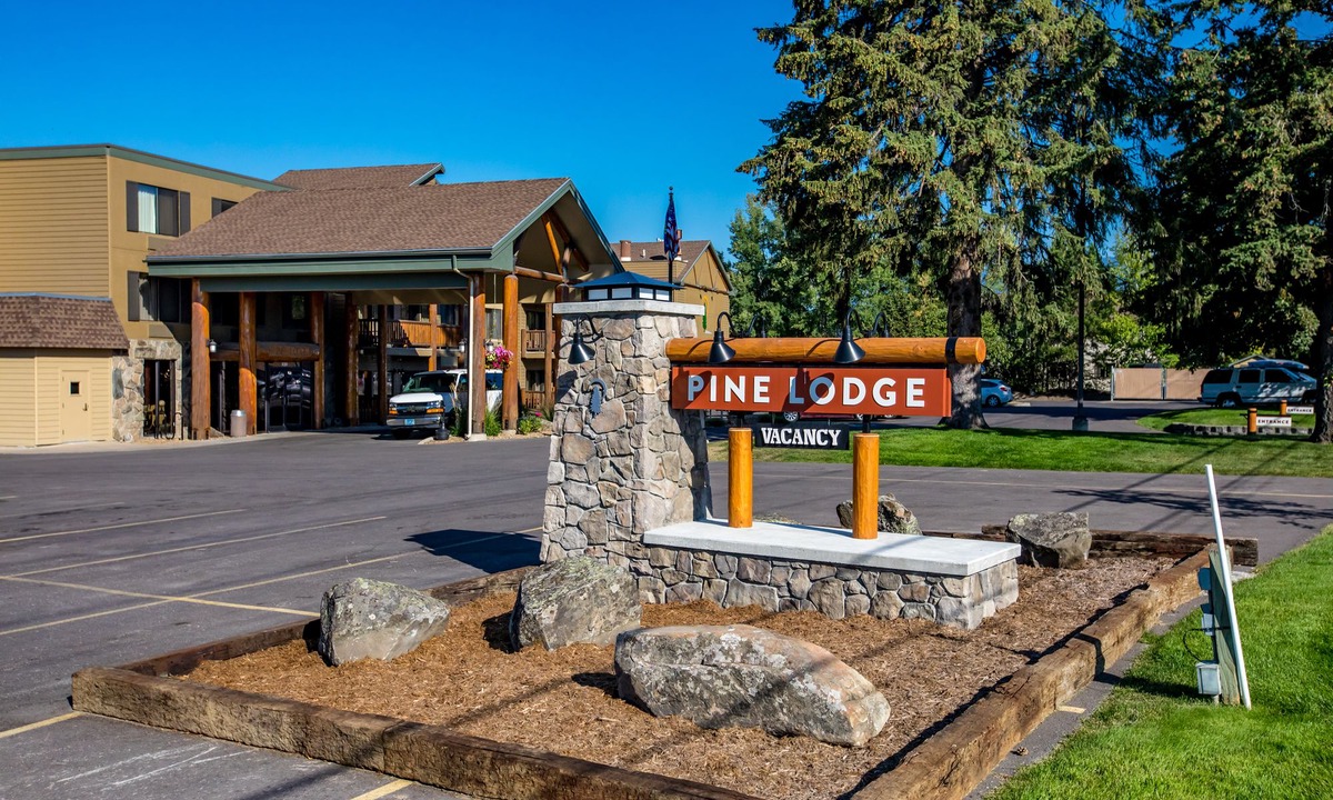 Whitefish Hotel | The Pine Lodge On Whitefish River, Ascend Hotel Collection