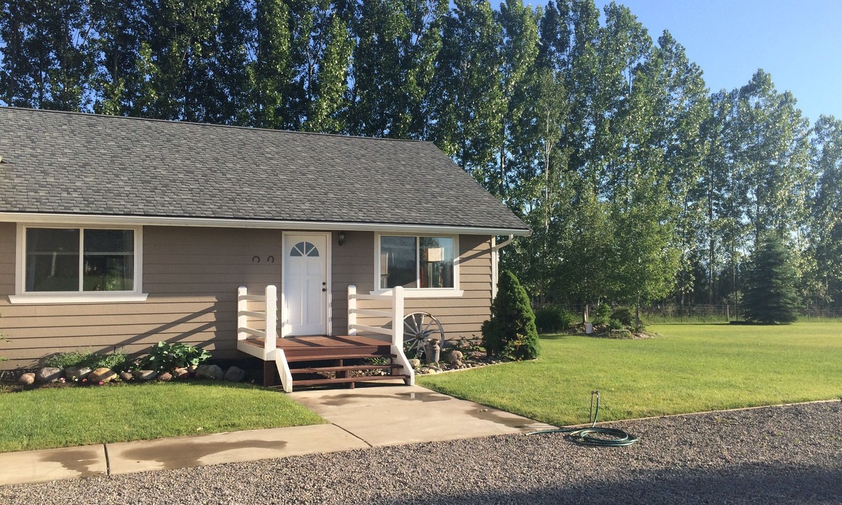 Kalispell Cottage | Welcome to Creston Country Cottage, your gateway to an enchanting retreat!