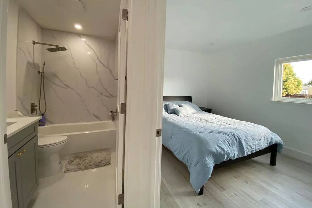 Hayward House | Beautifully Remodeled 3/2 in the heart of the Bay!