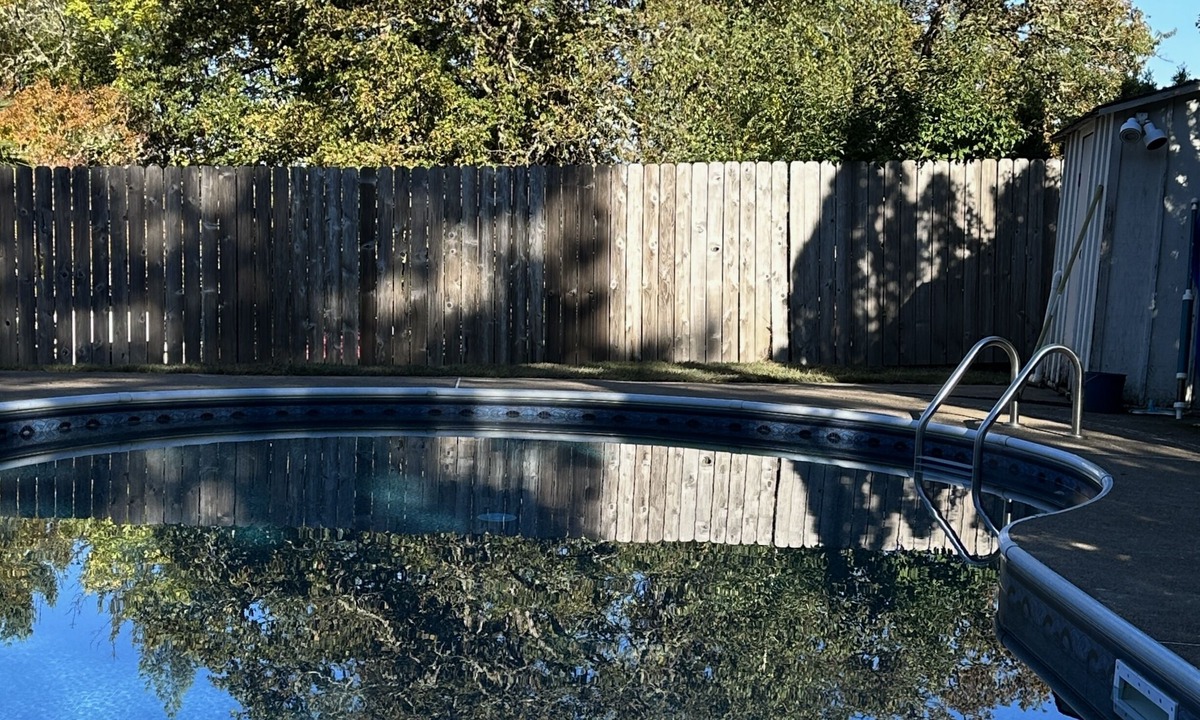 Friendly House | Vintage Modern Home in South Eugene w/ Pool
