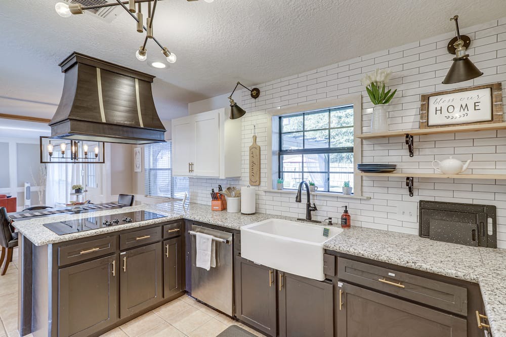 Klein House | Spacious Spring Retreat w/ Heated Pool & Spa!
