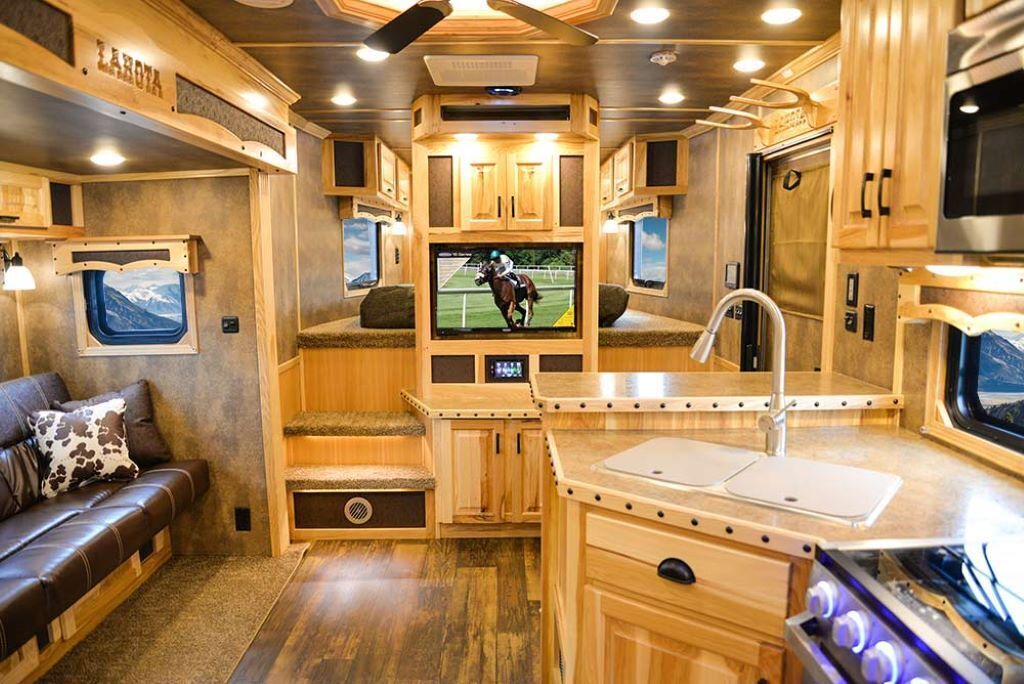 Vass House | Cozy tiny Home in the Forrest. Pet Friendly. Horse trails accessible.