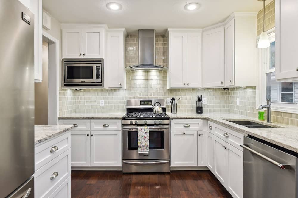 St. Louis Park House | Family/pet-friendly home just 5 minutes to downtown Minneapolis or "The Lakes".