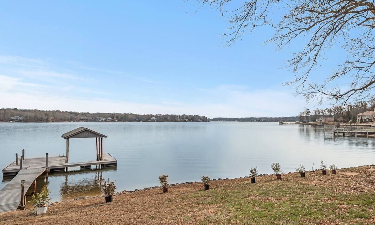 India Hook House | Serene Lakefront Guest Suite~ Private Bath & Entry