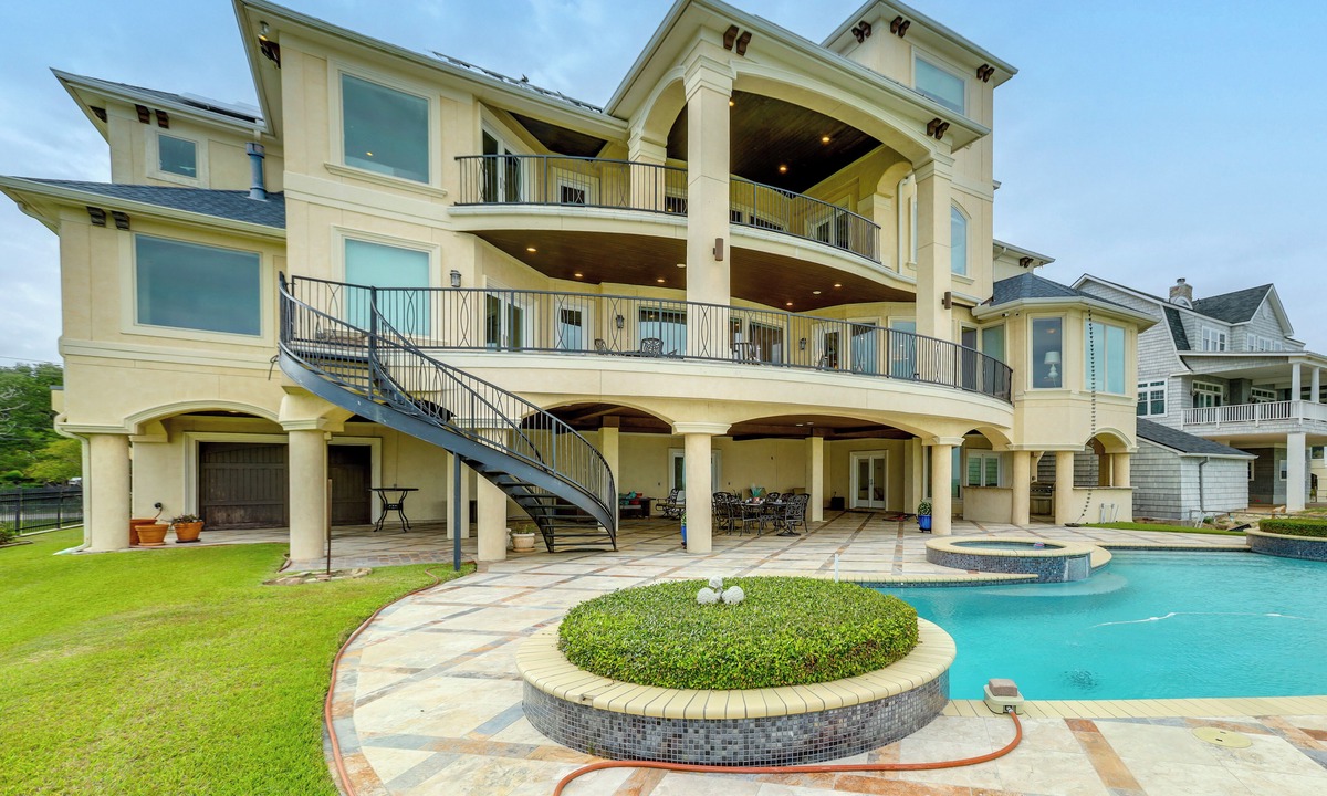 El Lago Villa | Bayfront Villa w/Million-Dollar Views in Seabrook