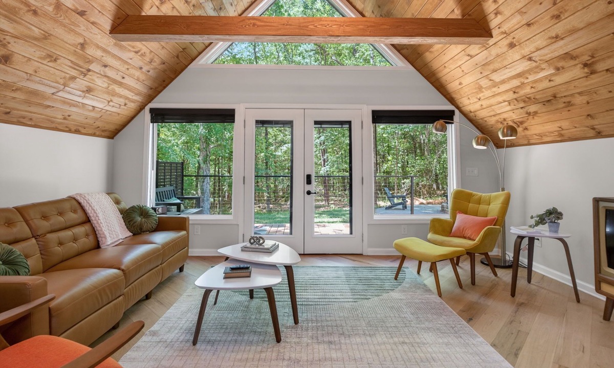 Ridgeway Cottage | Wooded Mid‑Century Escape w Fire Pit, Lake Access, Boat Parking