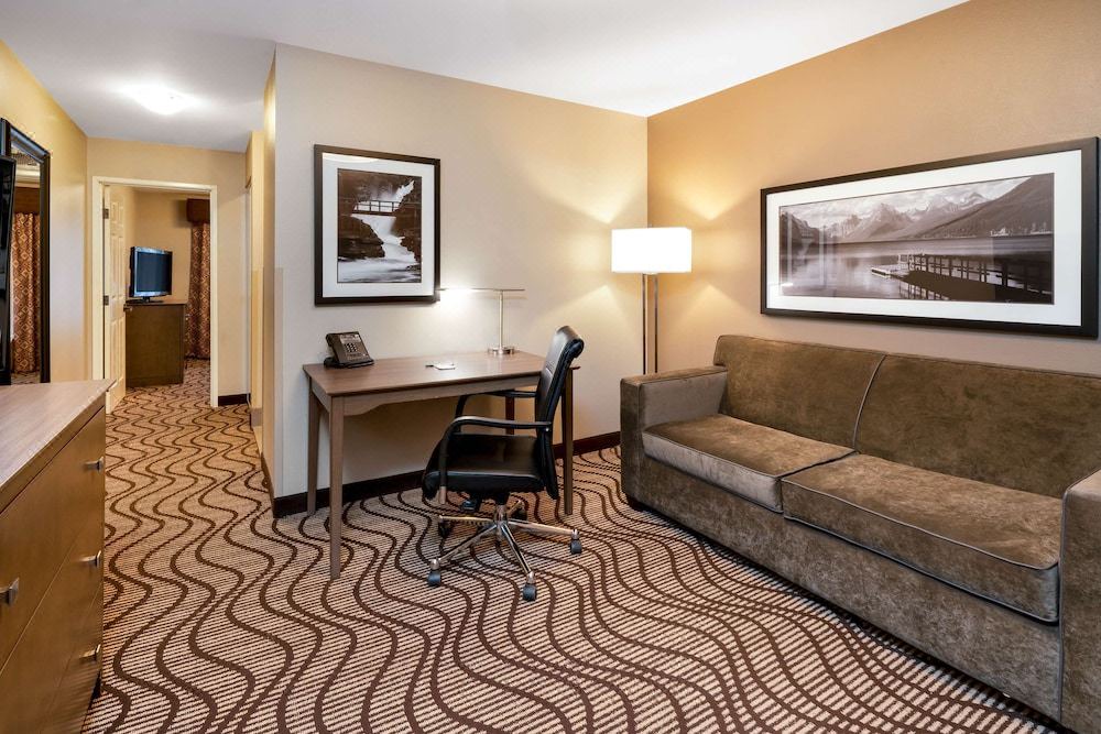 Photo of Livingroom in Evergreen