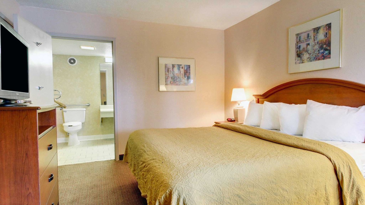 Photo of Bedroom in Tougaloo