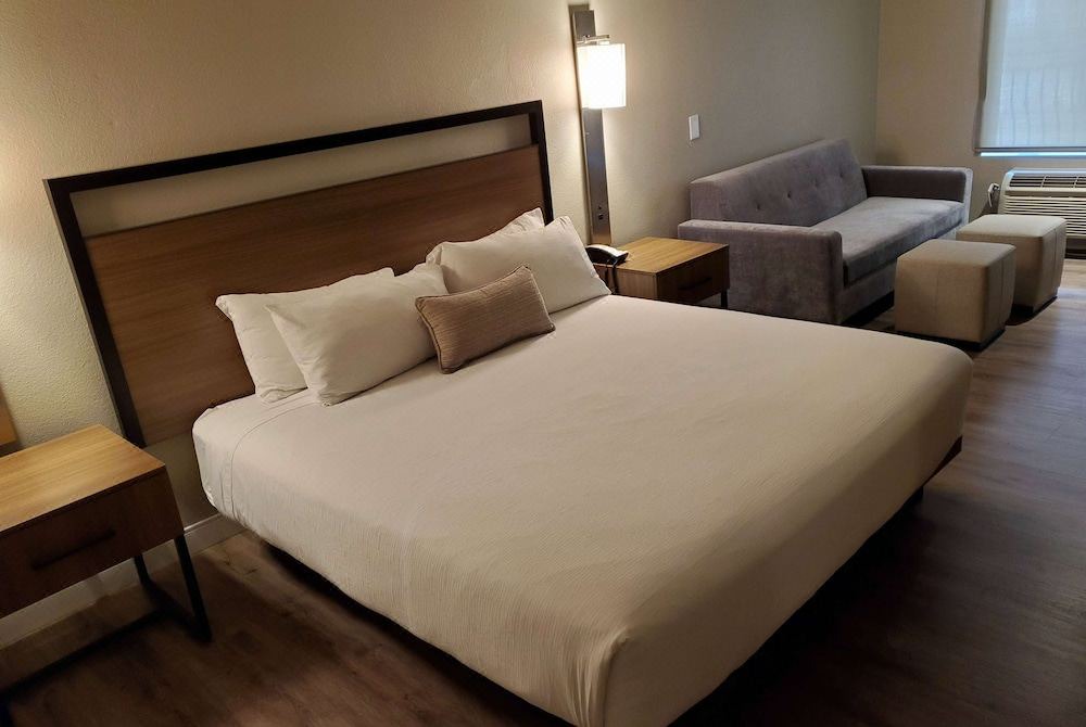 Photo of Bedroom in Midway-Pacific Highway