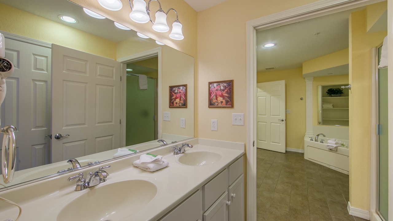 Photo of Bathroom in Canyon Lake