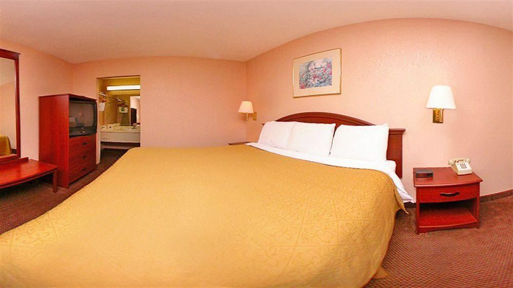 Photo of Bedroom in Tougaloo