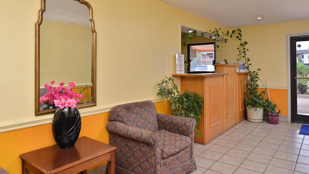 Photo of Livingroom in Albemarle
