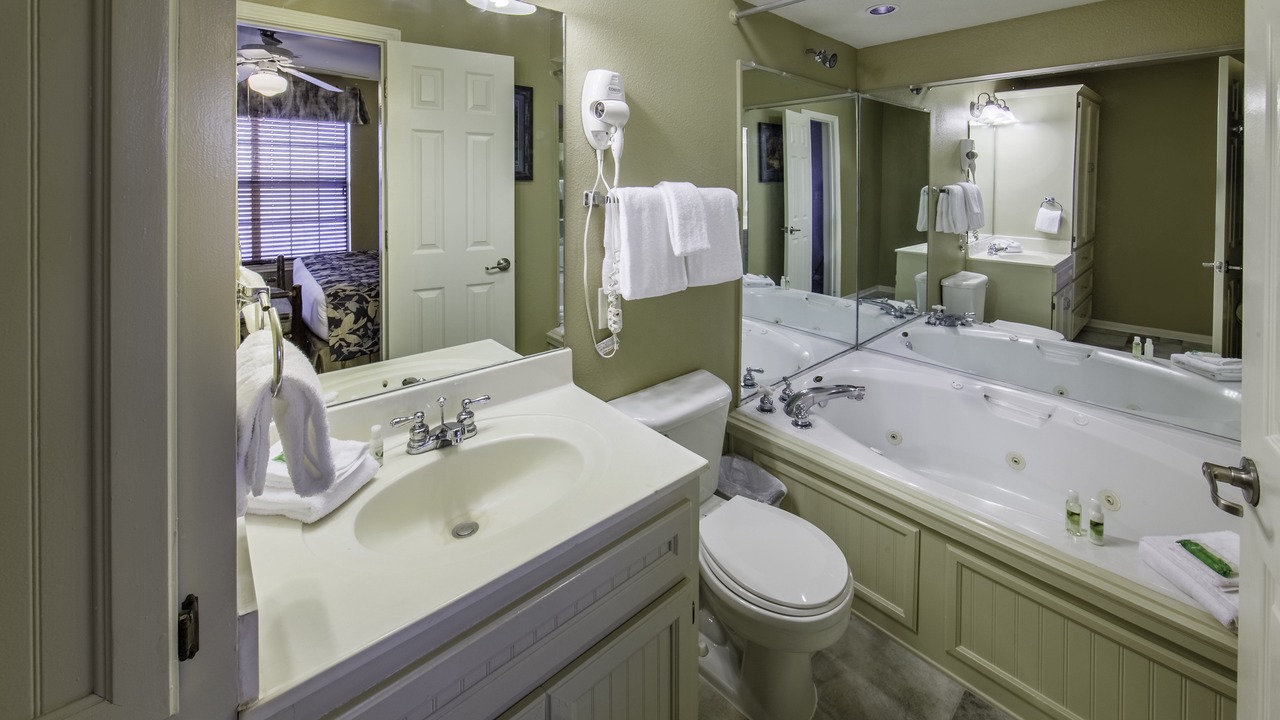 Photo of Bathroom in Canyon Lake