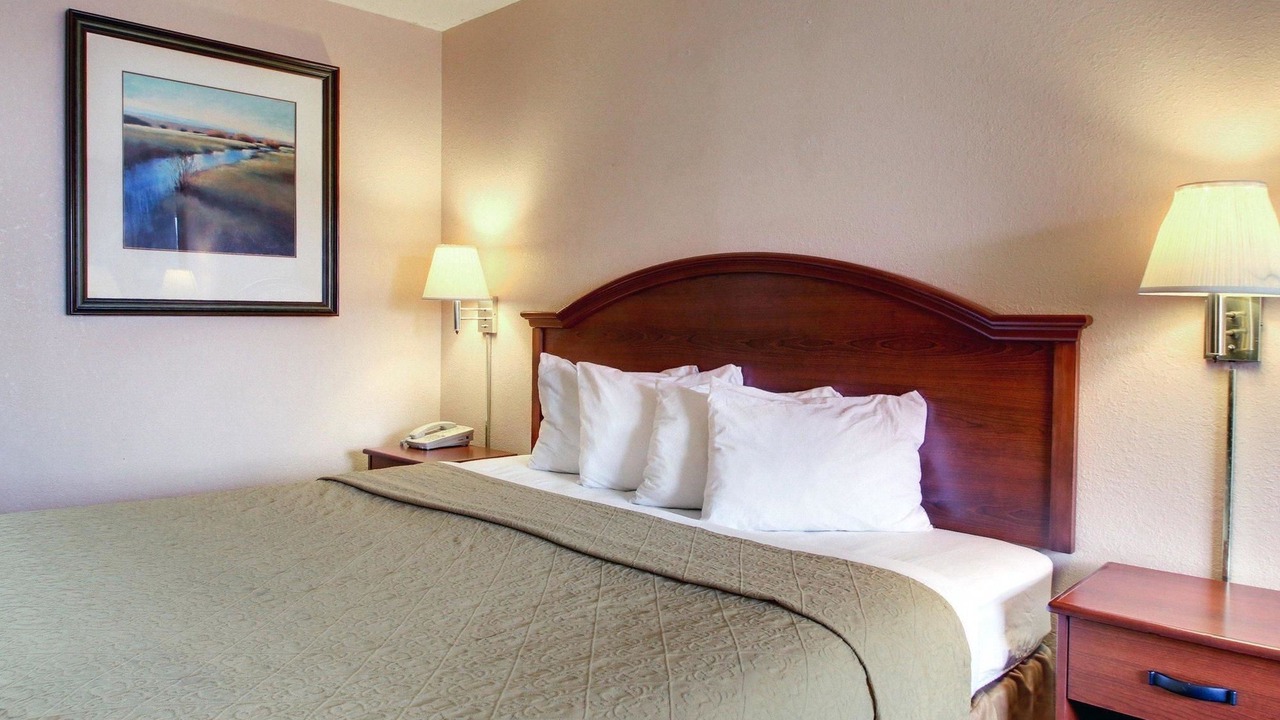 Photo of Bedroom in Tougaloo
