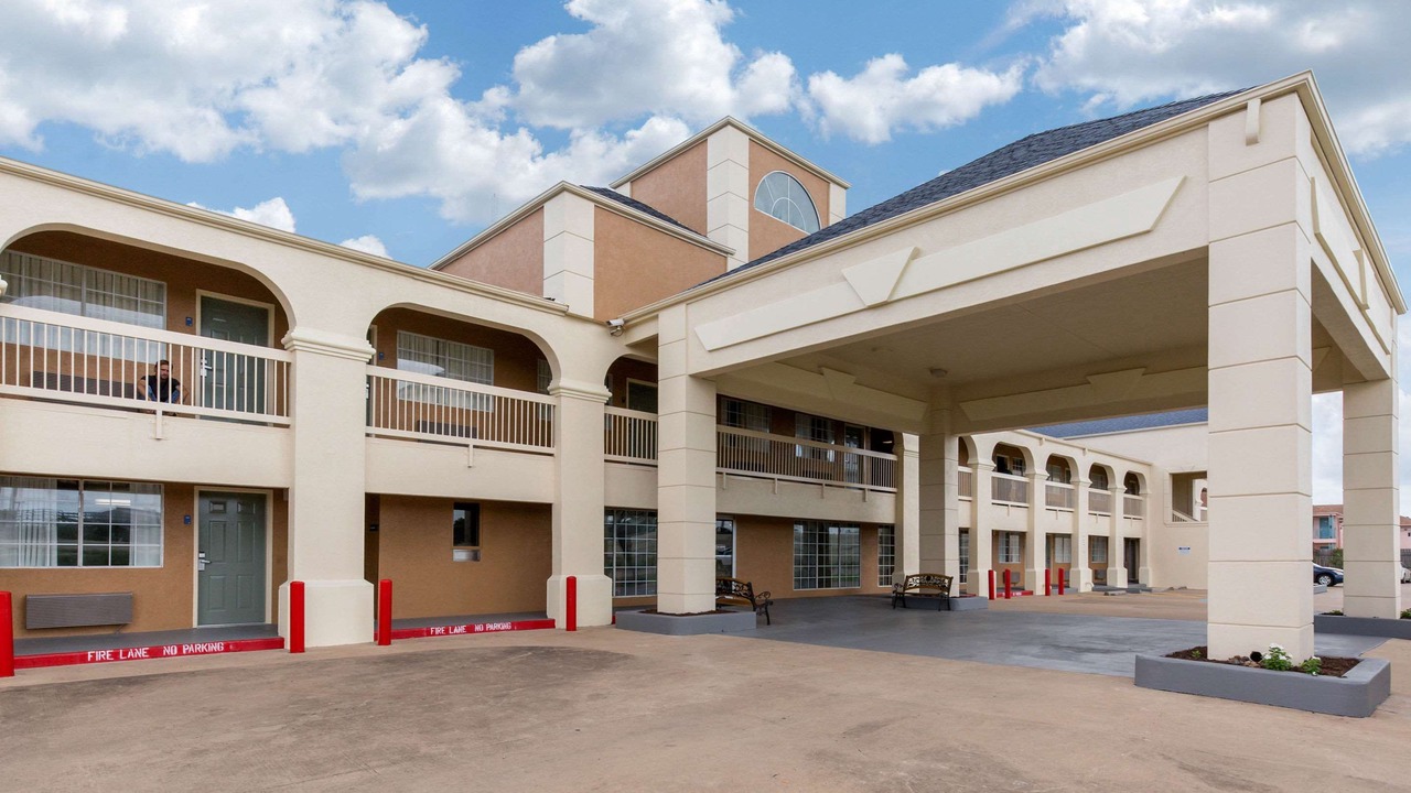 Photo of Buildings in Clute