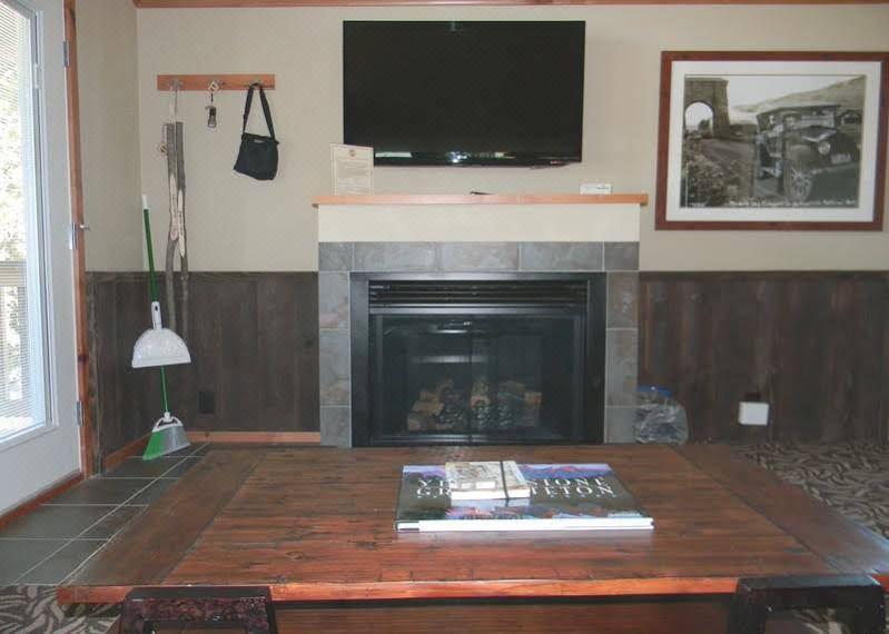Photo of Livingroom in West Yellowstone