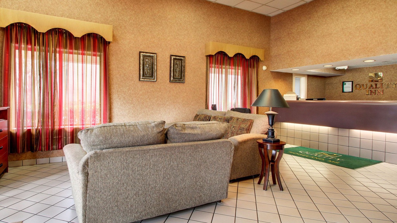 Photo of Livingroom in Tougaloo