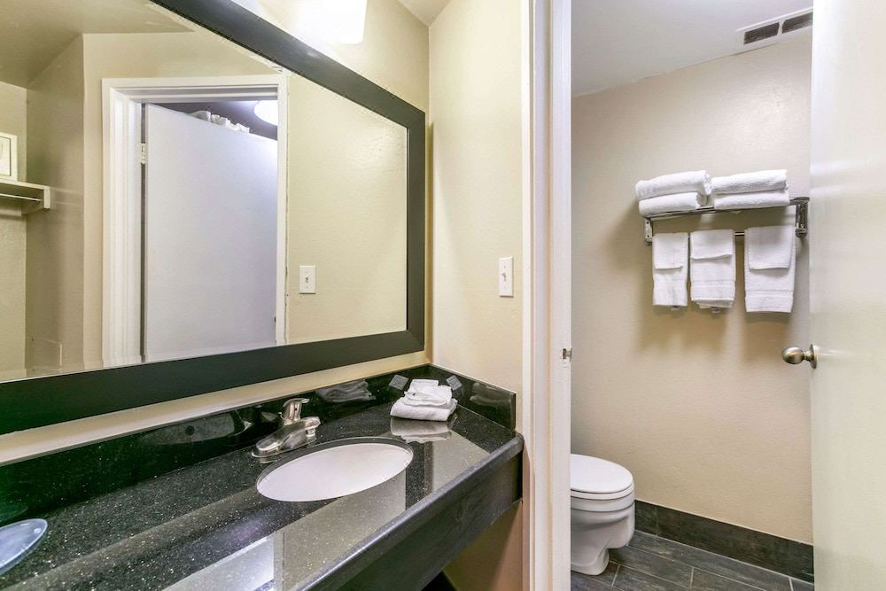 Photo of Bathroom in Rawlins