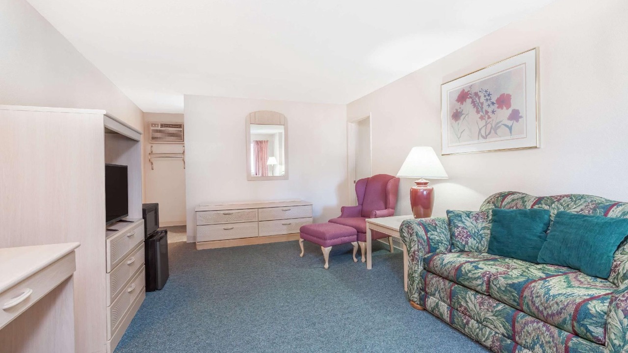 Photo of Livingroom in Burns