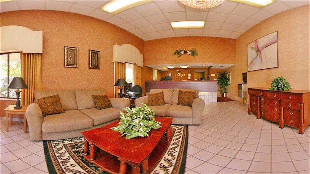 Photo of Livingroom in Tougaloo