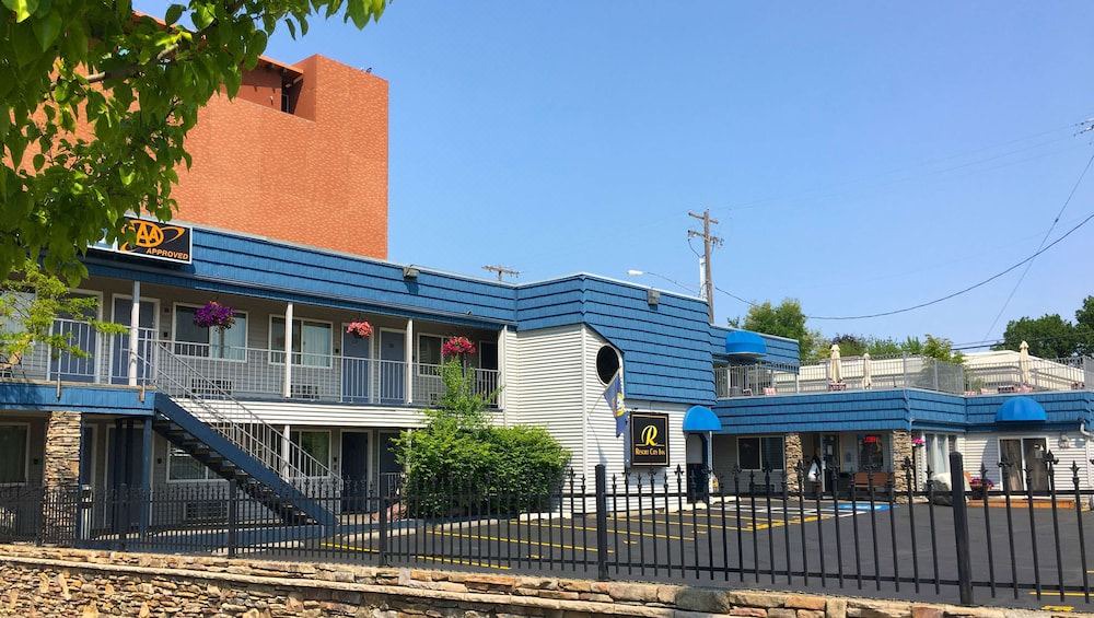 Photo of Buildings in Garden District
