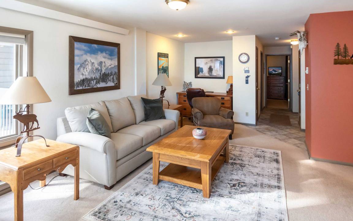 Photo of Livingroom in Big Sky