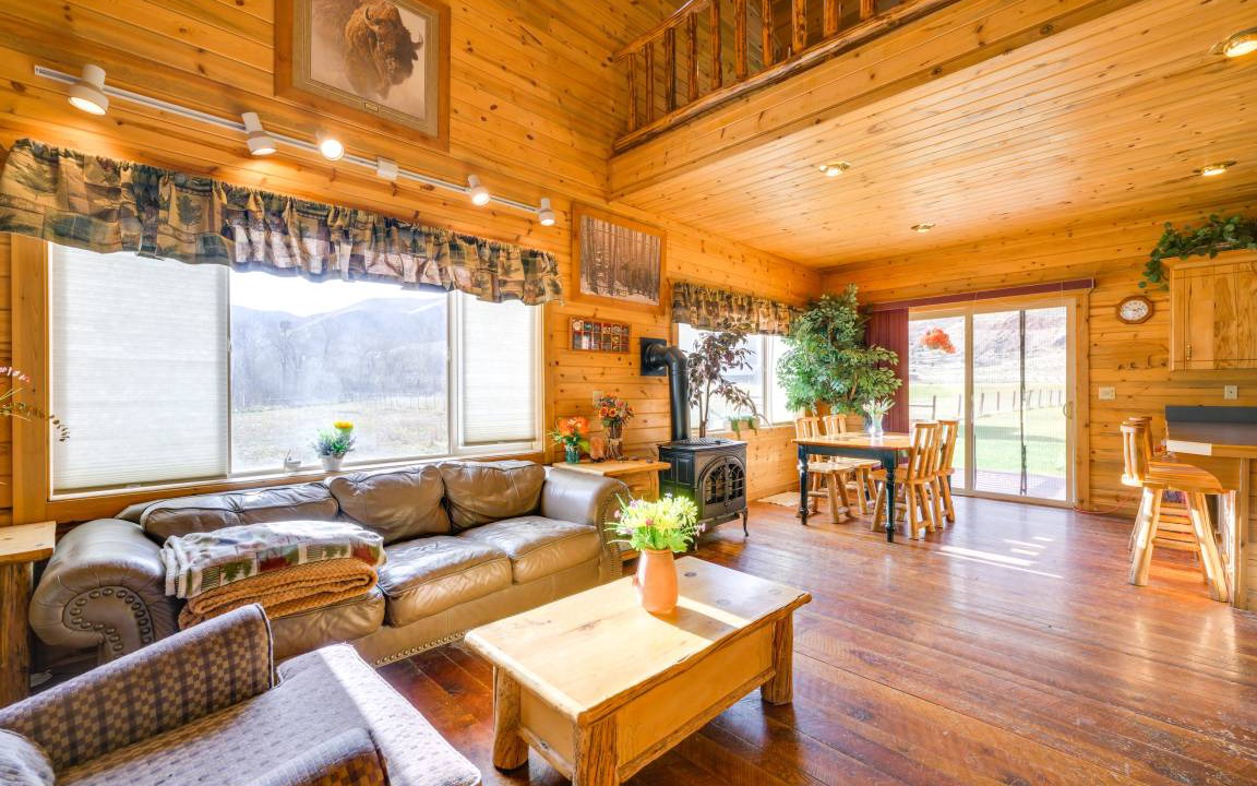 Photo of Livingroom in Salmon