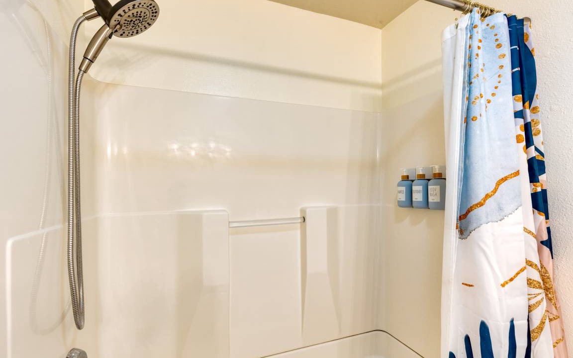 Photo of Bathroom in Oak Harbor