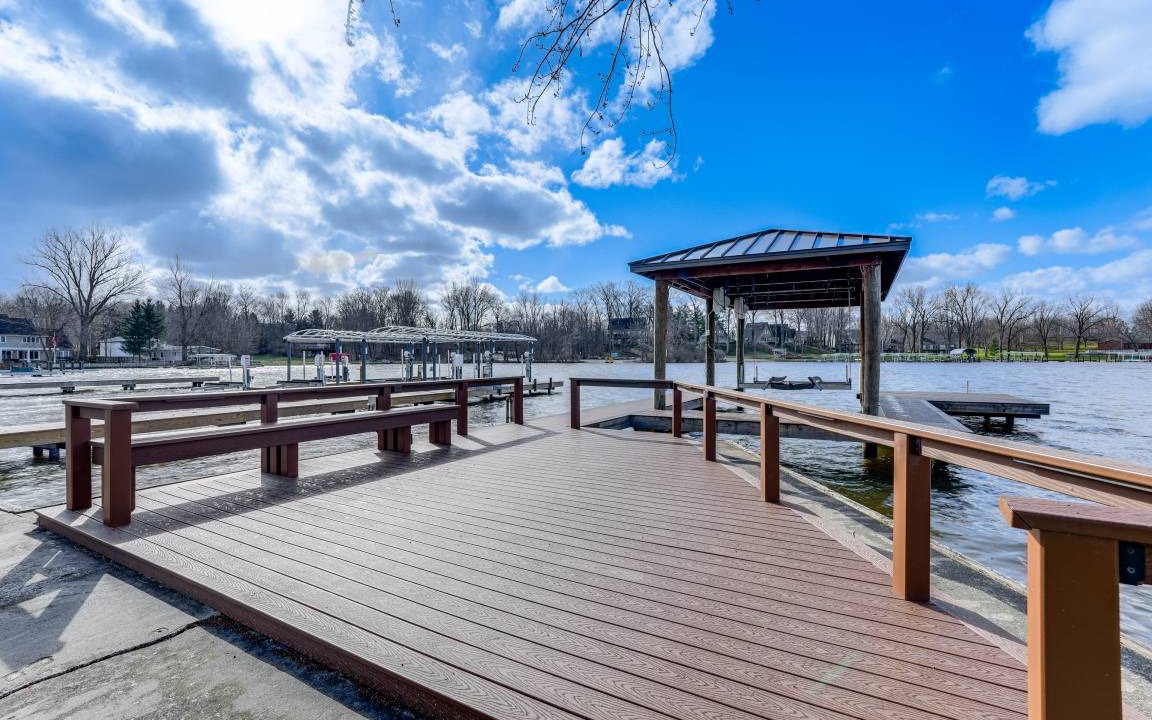 Photo of Patio Balcony in Paw Paw Lake