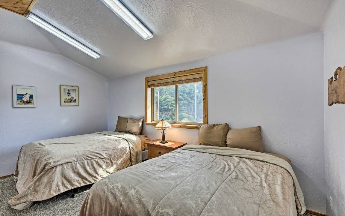 Photo of Bedroom in Waldport