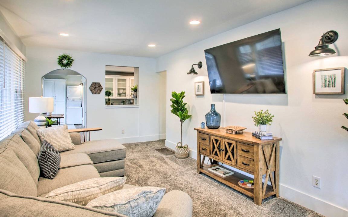Photo of Livingroom in Garden District