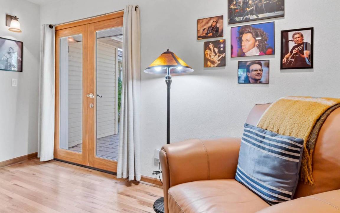 Photo of Livingroom in Central Rim