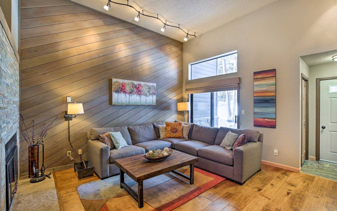 Photo of Livingroom in Four O'Clock