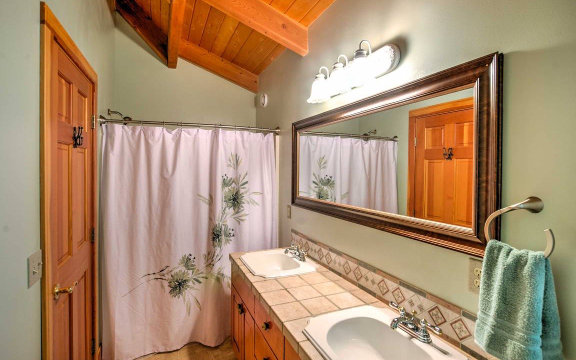 Photo of Bathroom in Edgar