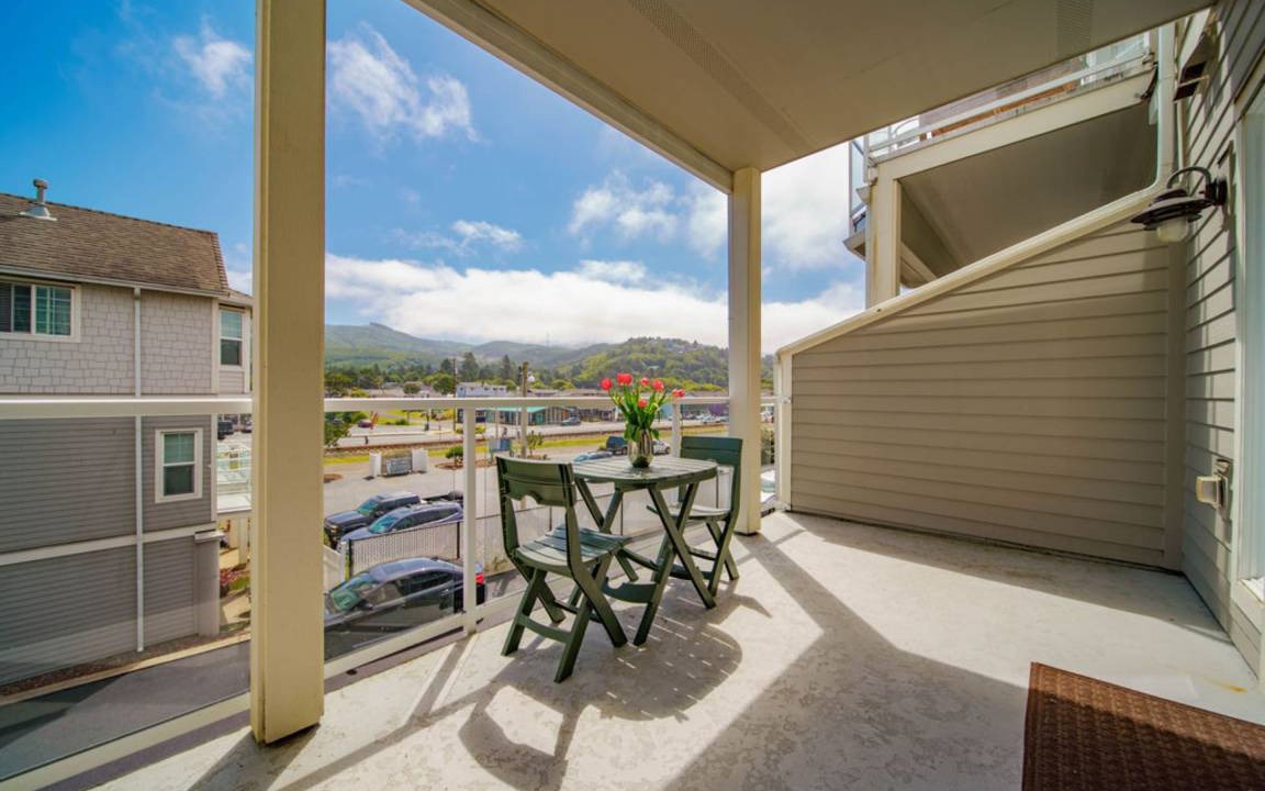 Photo of Patio Balcony in Rockaway Beach