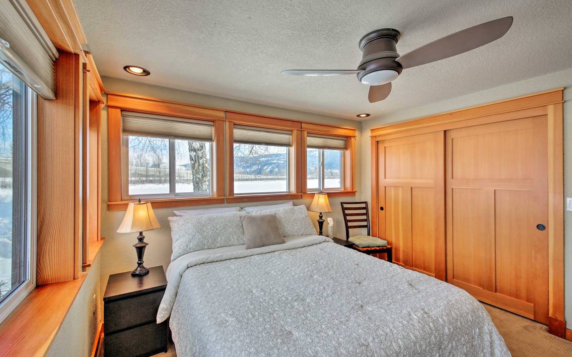 Photo of Bedroom in Sandpoint