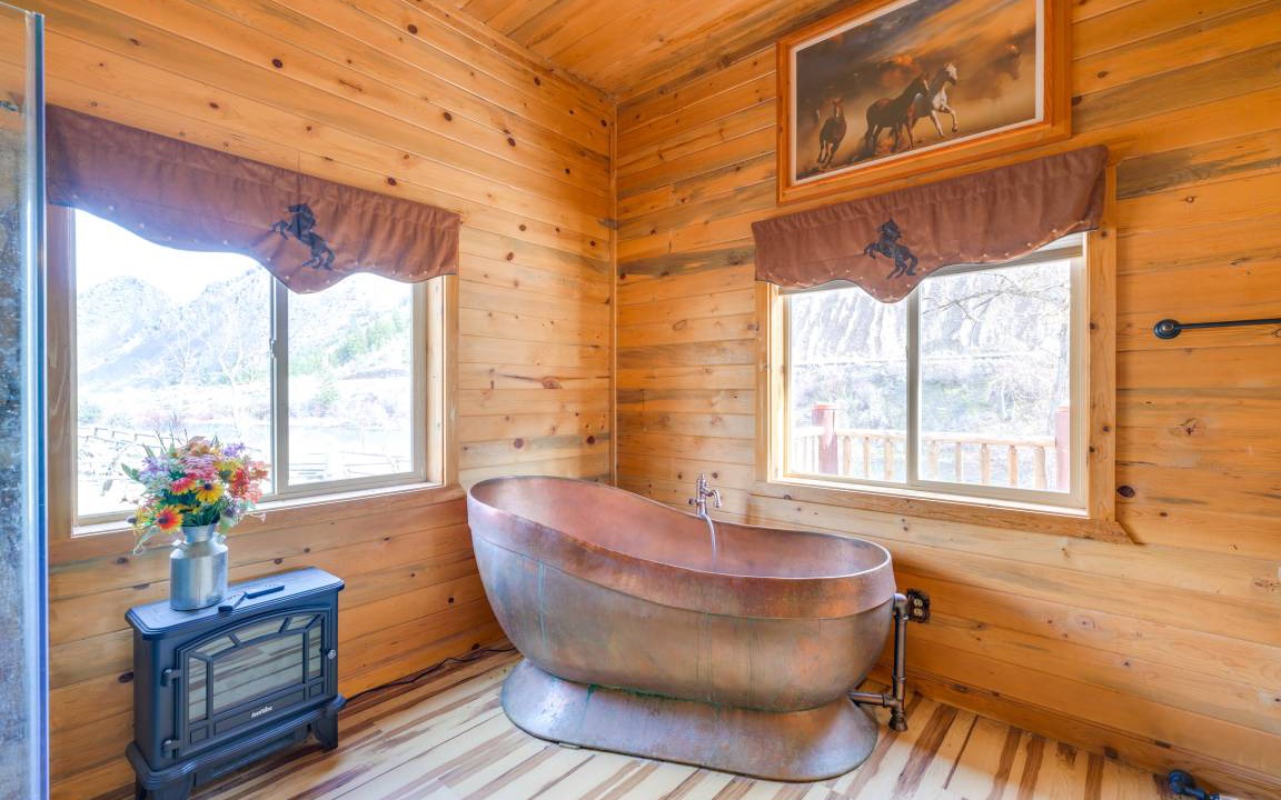 Photo of Livingroom in Salmon