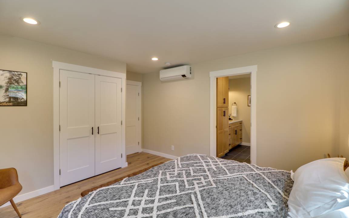 Photo of Bedroom in Lakeside